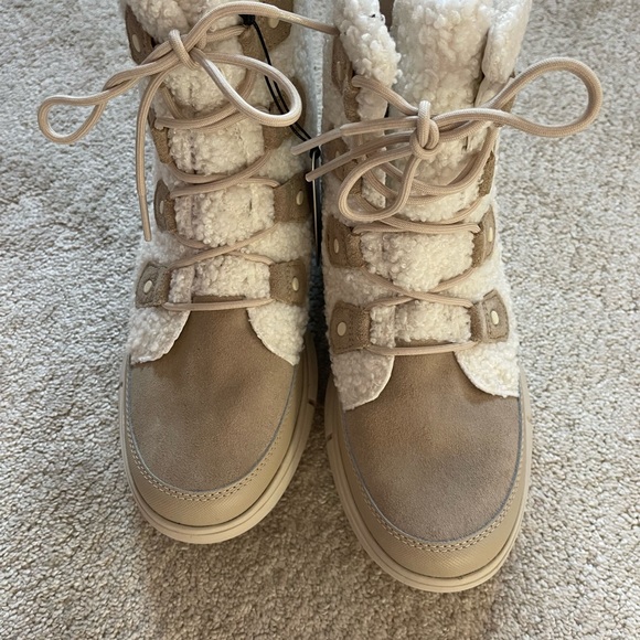 NWT Sorel Explorer II Joan Cozy Boot - Picture 4 of 7